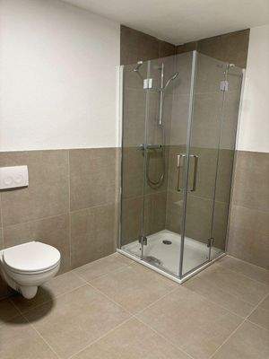 .. großes, modernes Bad !