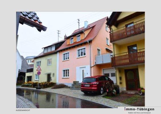 Hausansicht & Straße