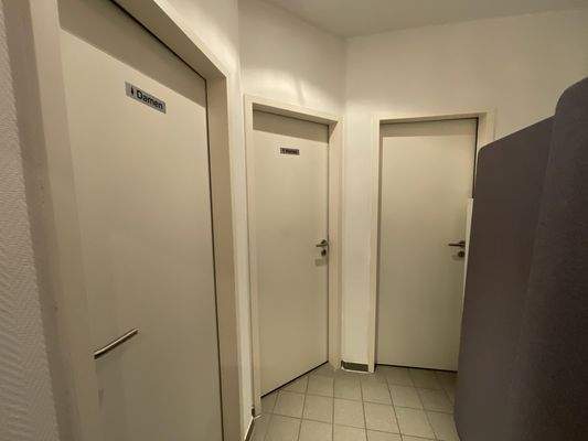 Toilettenanlagen im EG