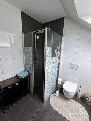 Badezimmer 1.OG rechte DHH