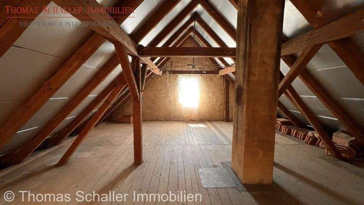 Dachboden zum möglichen  Ausbau 