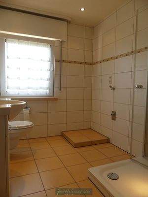 Badezimmer mit Tageslicht