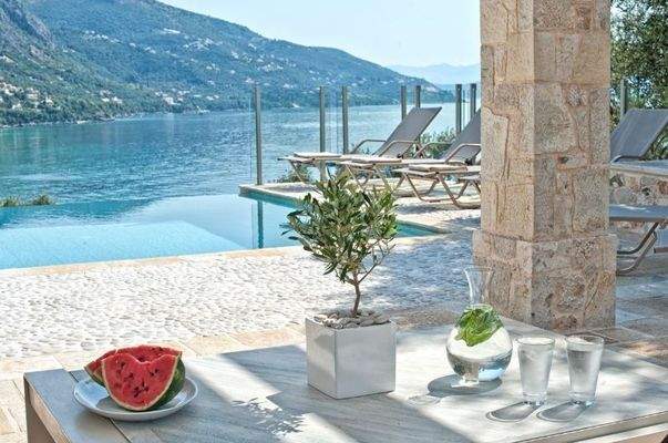 Details rund um den Pool.png