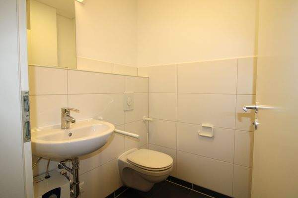 Damen und Behinderten WC 1. und 2. OG