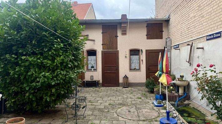 Hof- Blick Nebengebäude