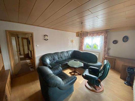 großes Wohnzimmer im OG