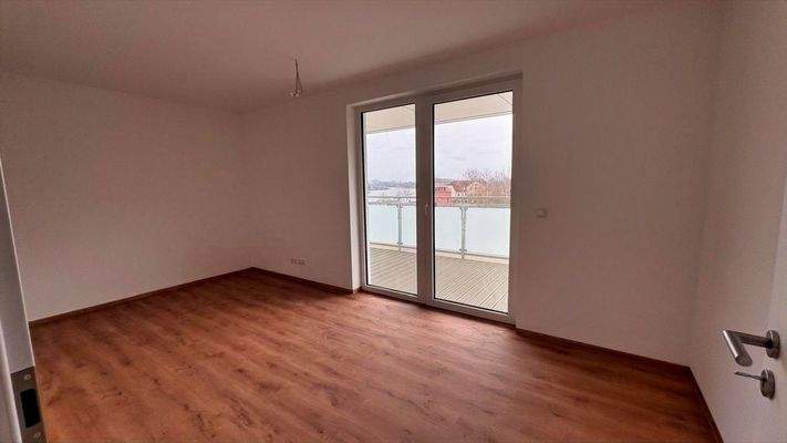 Kinderzimmer mit Balkonzugang