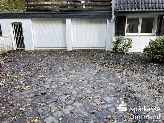 Doppelgarage ohne Trennwand und Zugang zum Garten
