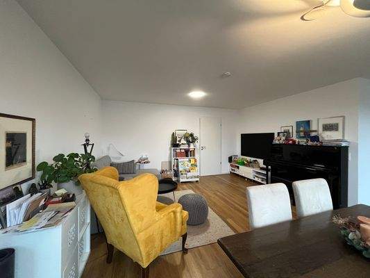 Modernes Penthouse-Wohnzimmer