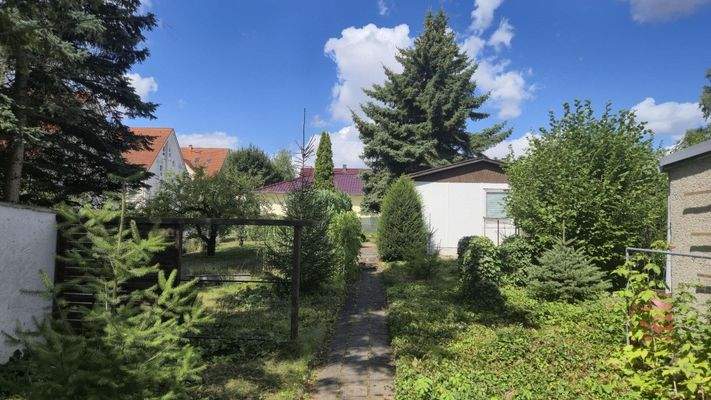 Blick ins Grundstück