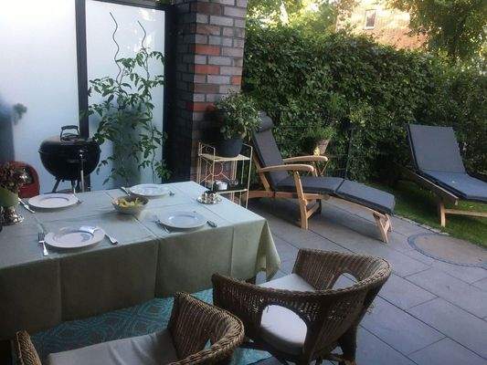 Terrasse mit Grill & Essecke