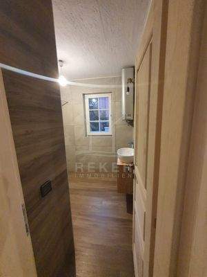 Ein attraktives Bad komplettiert die Wohnung