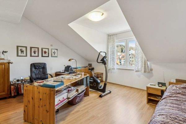 Büro & Schlafzimmer