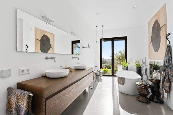 Badezimmer mit Badewanne