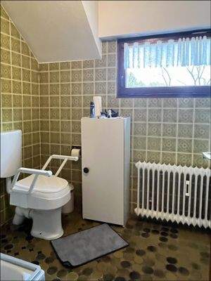 Hinterhaus: Obergeschoss-Bad mit Tageslicht und Duschbereich