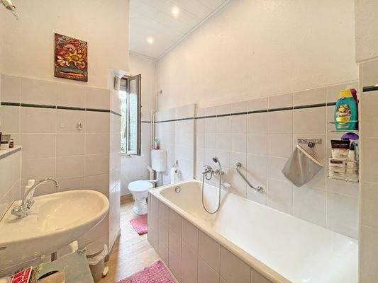 OG: Tageslicht-Wannenbad