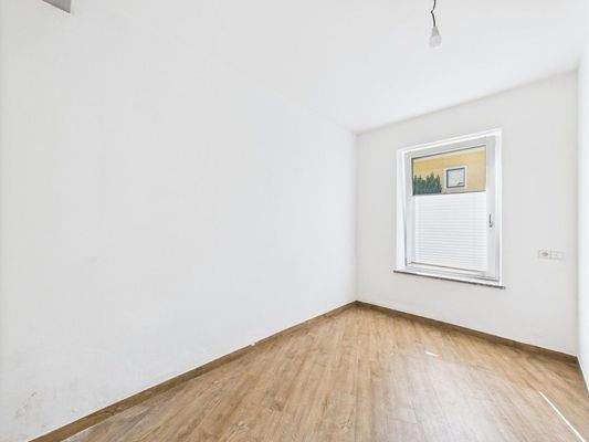 CAM04191G0-PR0042-STILL006