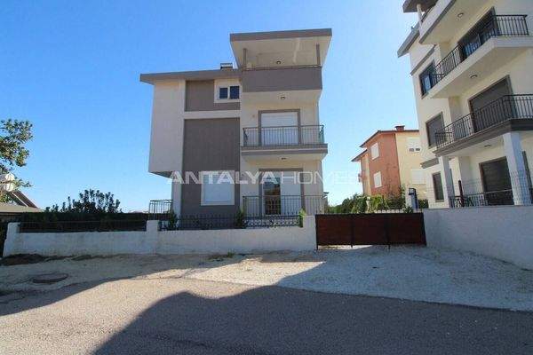 2-Bedroom Apartment in a Complex with a Pool in Antalya Manavgat