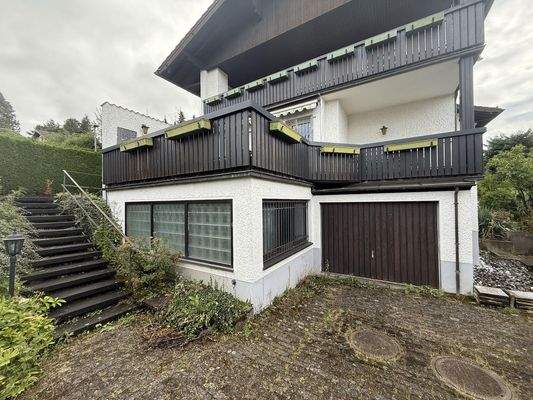 Seitenansicht mit Garage