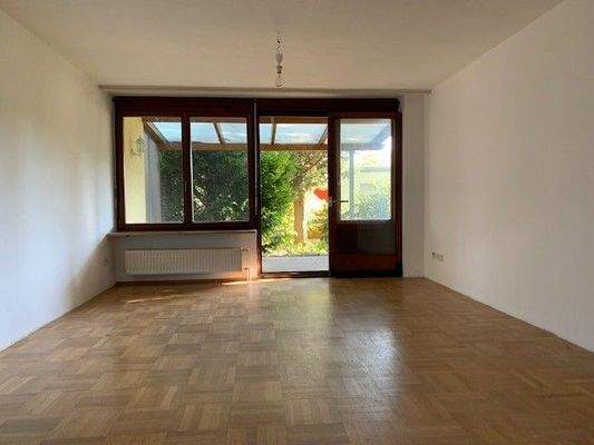 Wohnzimmer m. Zugang z. Terrasse