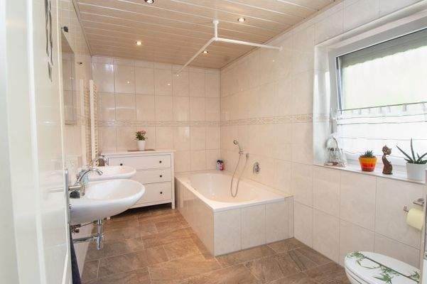 Badezimmer EG