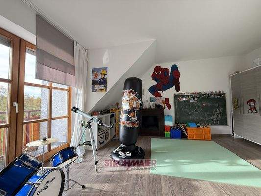 Schlafzimmer m. Balkon