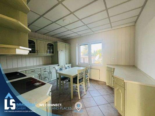 Küche mit EBK im EG