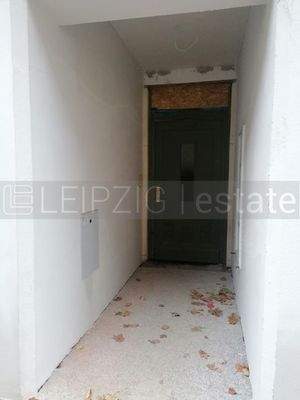 überdachter Eingangsbereich