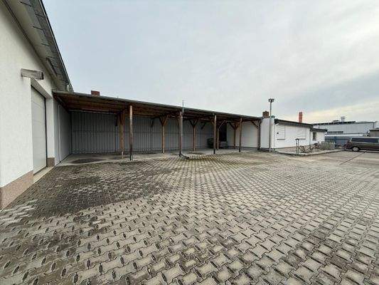 Blick auf Doppelcarport