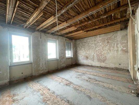 Entkernte EG-Wohnung