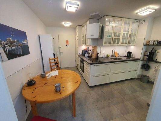 Küche, Blick zum Eingang