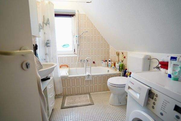 Badezimmer mit Badewanne