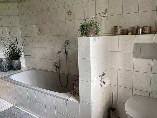OG Badezimmer mit WC und Dusche III