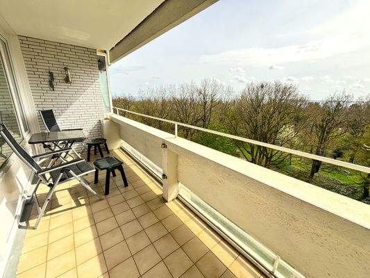 Balkon mit Teilmeerblick