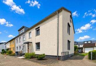 Hausansicht - Hofeinfahrt.jpg