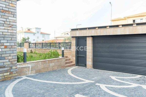 Brand-New Villas with Pool Surrounded by Nature in Kuşadası