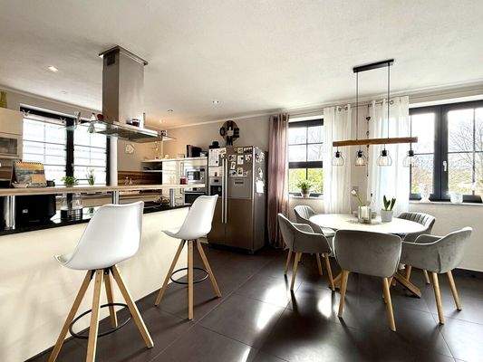 Küche inkl. Essbereich