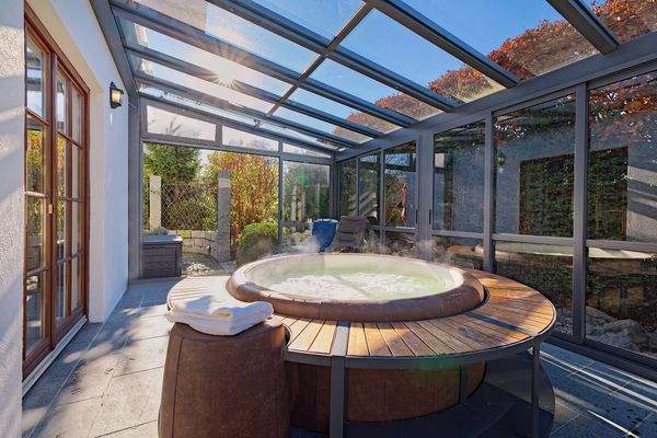 Whirlpool mit Blick Richtung Terrasse