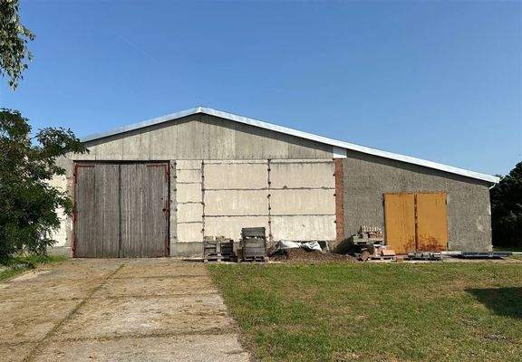 Rückansicht mit hinterer Zufahrt