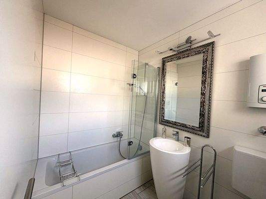 Badezimmer mit Tageslicht