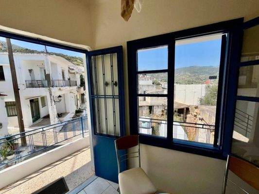 Kreta, Kalo Chorio: 2-Apartment-Anwesen mit geräumiger Dachterrasse zu verkaufen