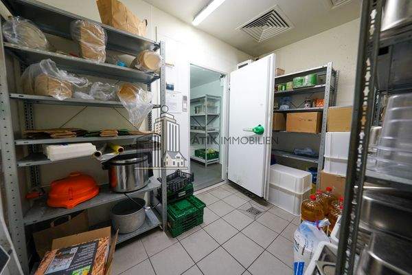 Kühlraum hinter der Küchenbereich