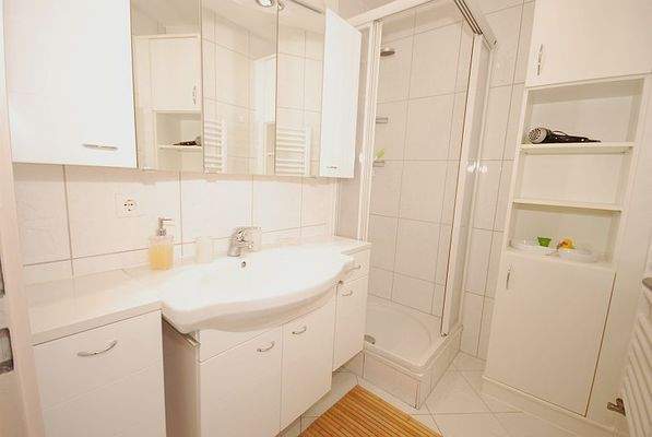 2-Zimmer-Ferienwohnung-40-014-bad.jpg