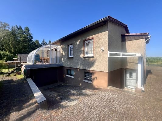 Rückansicht mit Garage 