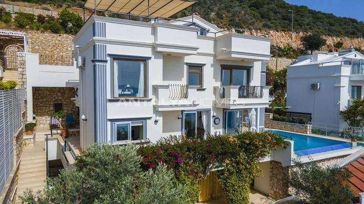 House with Pool Close to Beach in Kalkan