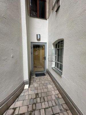 UG Eingang vom Innenhof