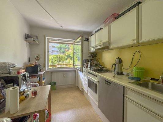 Küche mit viel Tageslicht