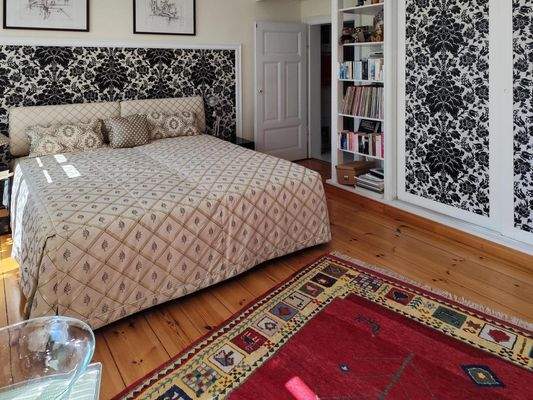 EG - Schlafzimmer mit angrenzendem Duschbad