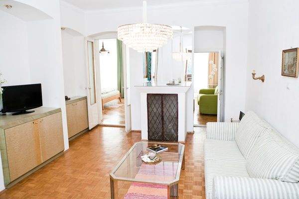 Geräumiges Wohnzimmer