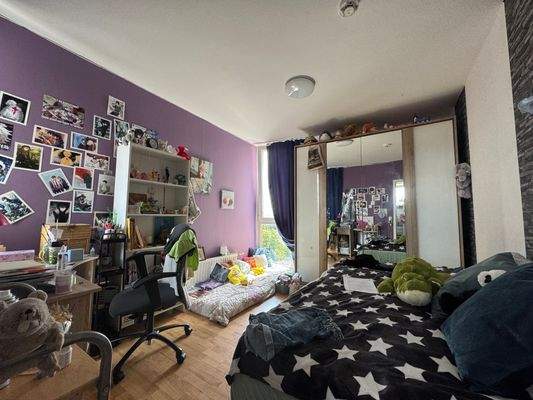 Kinderzimmer / Büro